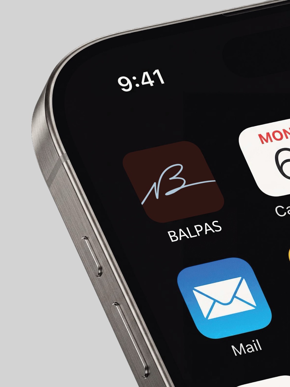 Celular com o aplicativo da BALPAS na tela inicial